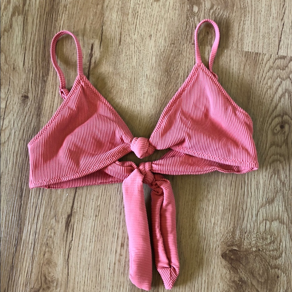 Robbed knot bikini top